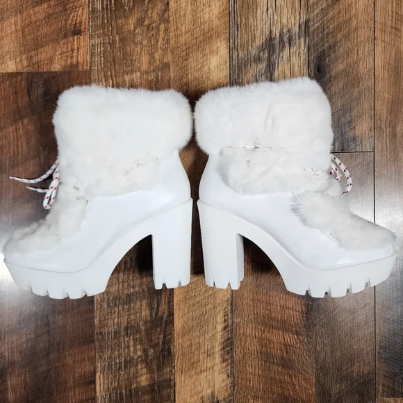NWOB Jessica Simpson White Fur Miri Boot 7.5M